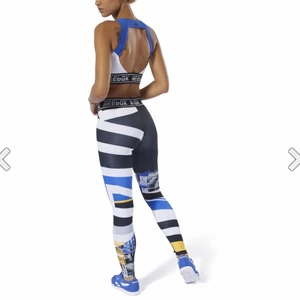 Träningstights - Supersnygga tights från Reebok som inte längre kommer till användning. Storlek XS men passar även S då de är mycket stretch. Köpare står för frakt🥰