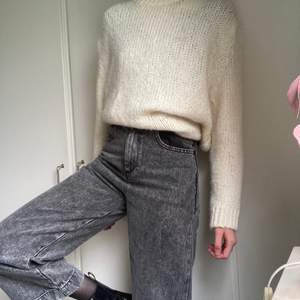 Jättesnygg och mjuk stickad tröja från Zara. Perfekt lite boxig oversizemodell! ☁️ 