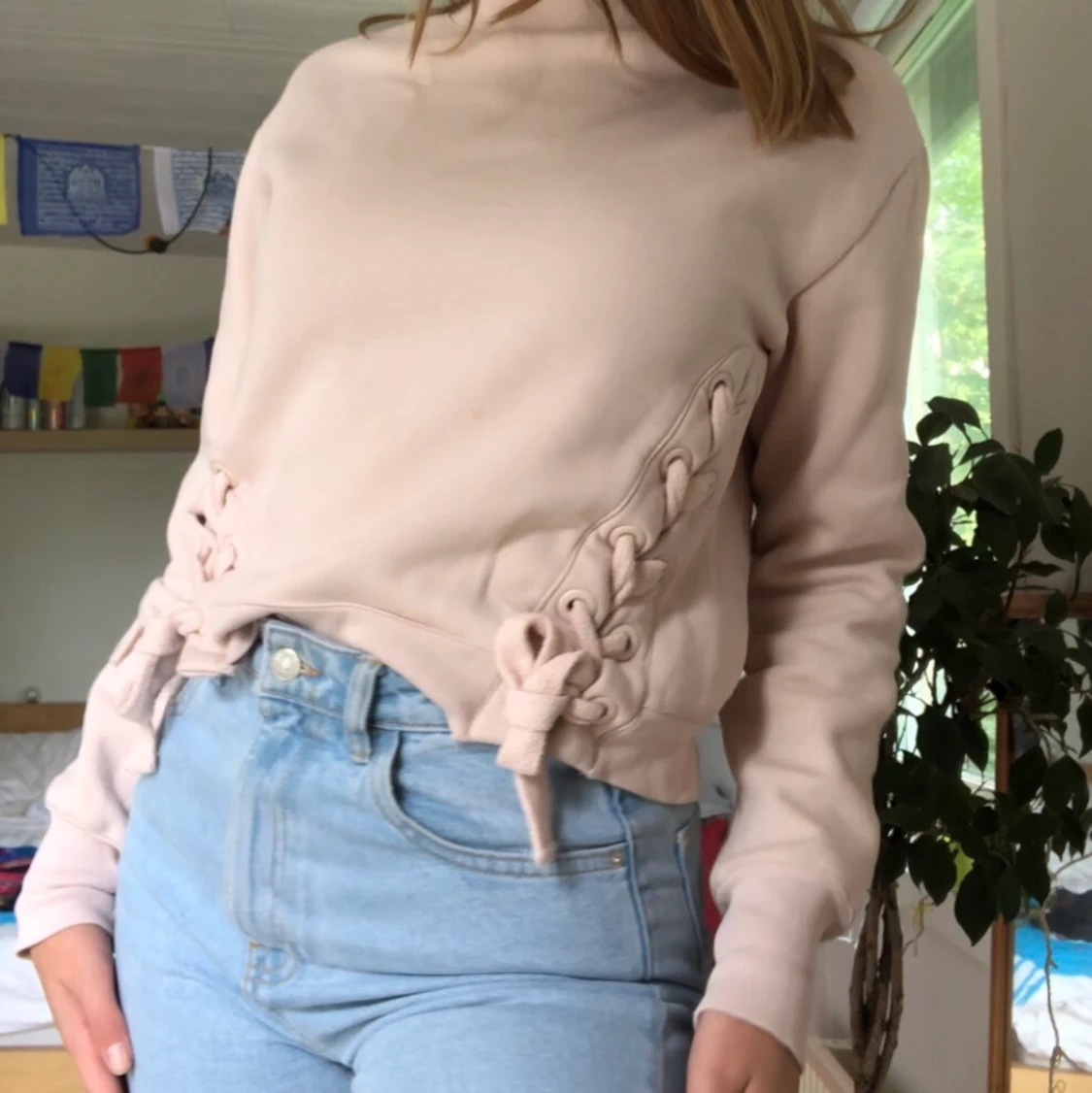 Rosa tröja med snörnings detaljer - 91