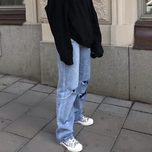 Boohoo jeans - Säljer dessa populära jeans från Boohoo!! De är i toppskick med alla lappar kvar. Köpta här på Plick, men tyvärr så passade de inte /: Frakten ligger på 63 kr. Hör gärna av dig ifall du har några frågor🤠❤️