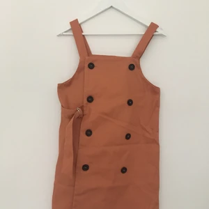 Klänning - Fin klänning i mörk orange, monki