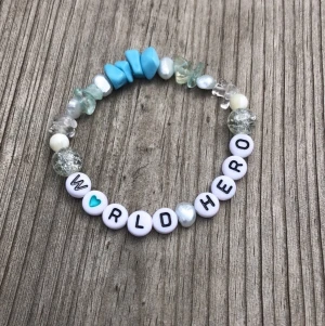 World Hero Armband - Hej! Här säljs armband som hjälper till att göra en förändring. När du köper ett armband så går 50 kr till WWF🌊🌎Armbanden är elastiska och passar därför till de flesta. Passar bäst mellan ca 15-22 cm.  Kontakta mig för mer info eller specialbeställning.