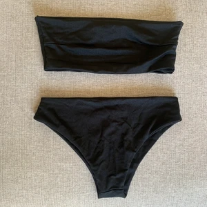 Svart bikini - Svart bikini från Prettylittlething. Aldrig använd💘