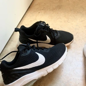 Nike skor - Strl 38