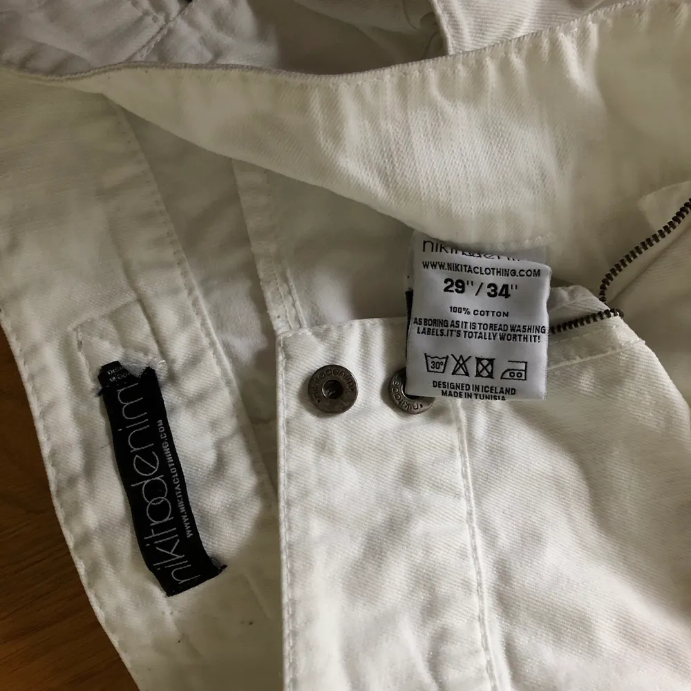 NIKITA jeans, vita vidd 28” & längd 34”, skick som nya, köparen betalar porto alt fri hämtning i Ängelholm . Jeans & Byxor.