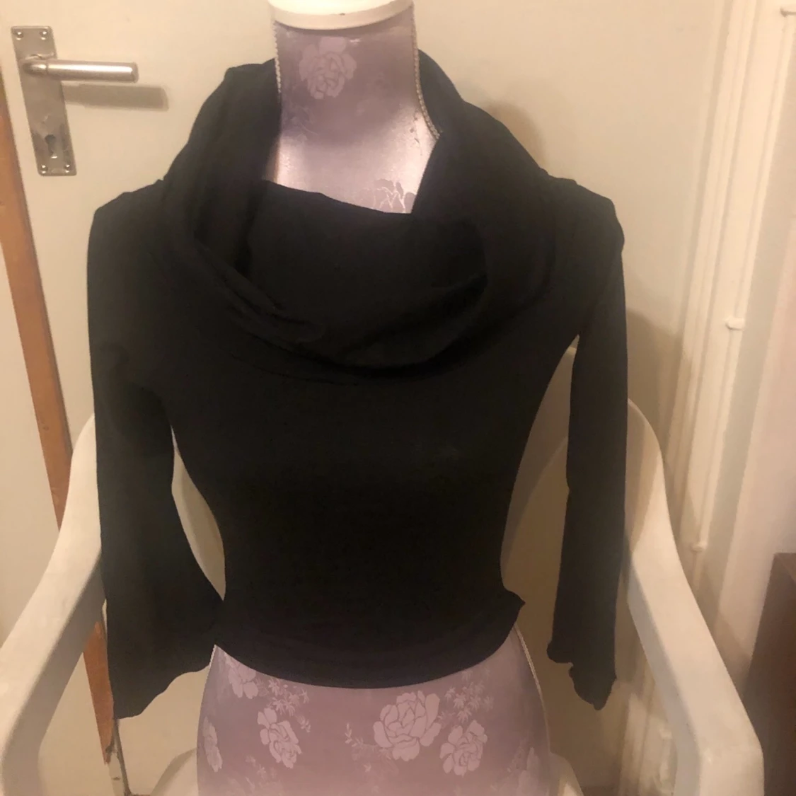 Handgjort Svart tunika med lång krage  - 91