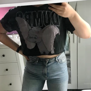 Croptop Storlek XS  - Croptop från Bershka i storlek XS 🌼