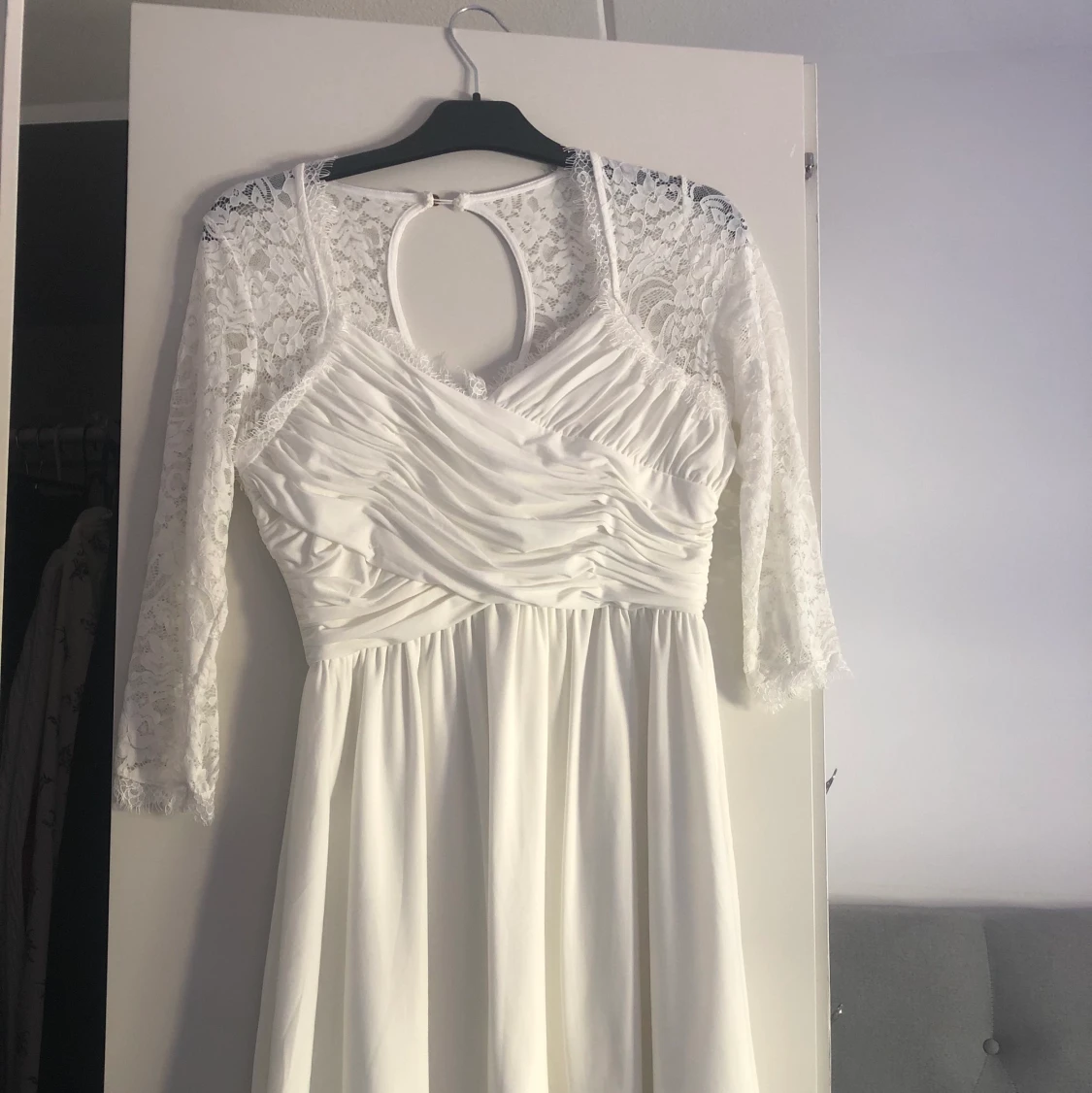 Chiara forthi vit klänning  - 90