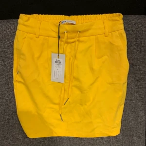 Kjol - Helt ny. 100kr + frakt. 