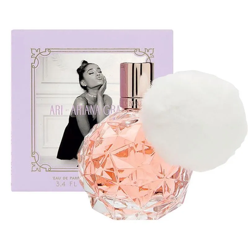 Ariana Grandes parfym Ari 30ml. Beställde fel så har bara test sprutat 1 gång. Ny pris 440kr men säljer för 200kr🥰. Parfym.