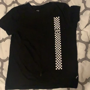 Svart Vans t-shirt - Svart vans t-shirt i bra skick 