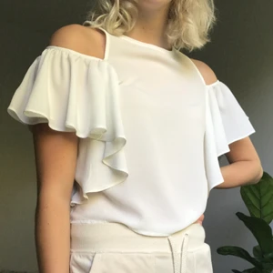 Zara topp - Tröja med volanger från Zara!🌻🌸🌈