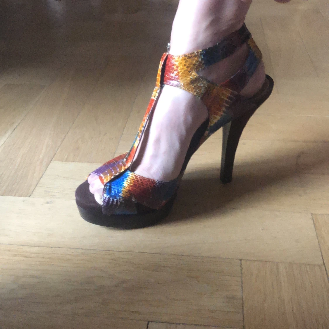 Regnbågsfärgad klackar  - 90