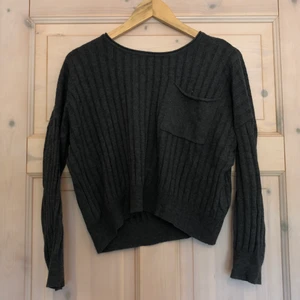 Mysig tröja! - Mjuk och mysig tröja som passar lite löst på S eller lite tightare på en M. 