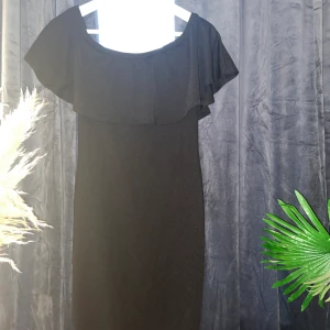 Off shoulder dress - NLY ONE, använd 1 gång! 