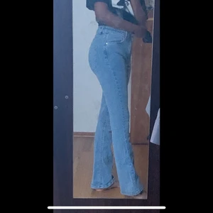Bootcut Jeans  - Bootcut jeans från Gina Tricot i storlek s, använt fåtal gånger och är i bra skick! Köpte för 500 kr  men säljer för 250 kr, kan mötas i Malmö eller frakt. 