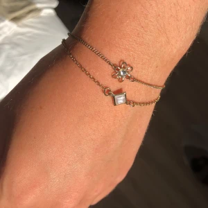 Snygga armband - Armband. Fungerar oxå som fotsmycke. Aldrig använda. Köparen står för frakten.