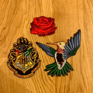 Iron on patchs - Iron on patches jag gjort själv. Rosen 45 kr/st resten 75 kr/st (frakt tillkommer)