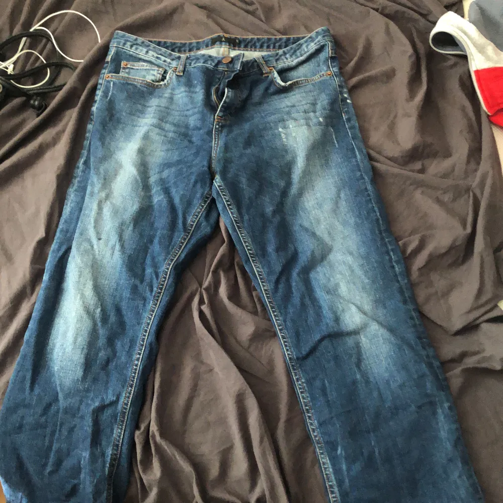 Ett par jätte feta jeans ifrån Åhléns! Är rätt så korta vid benen och är ganska så low rise . Jeans & Byxor.