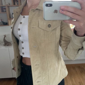 ALVARO Mocka jacka strl 36 - Snygg mockajacka som jag aldrig använder tyvärr💗 säg ditt pris!!!