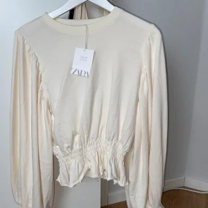 Tröja från Zara - Söt tröja från Zara som är helt oanvänd då den tyvärr inte passade på mig 