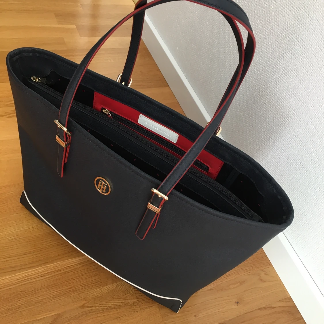 Tommy Hilfiger väska - 90