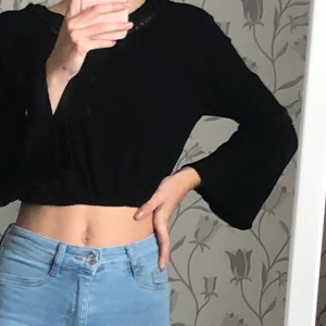 Svart Topp  - Svart topp stl xs! Frakt: Diskuteras vid köp ✨🌿