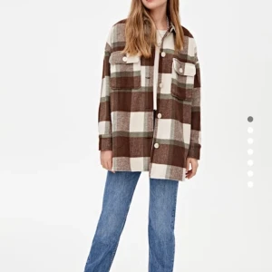 Rutig jacka - Rutig kappa/jacka från pull&bear