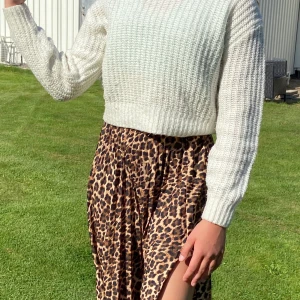 Stickad tröja - Fin stickad tröja från hm, den är i nyskick💞 passar jättebra till hösten