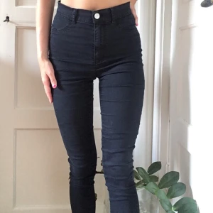 Jeans - Skinny jeans från Cubus! I bra skick, två fickor på rumpan. Kan mötas upp i Uppsala eller skicka