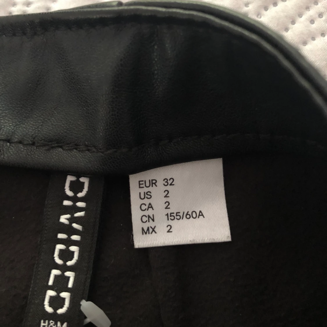 Kjol i konstläder  - 90