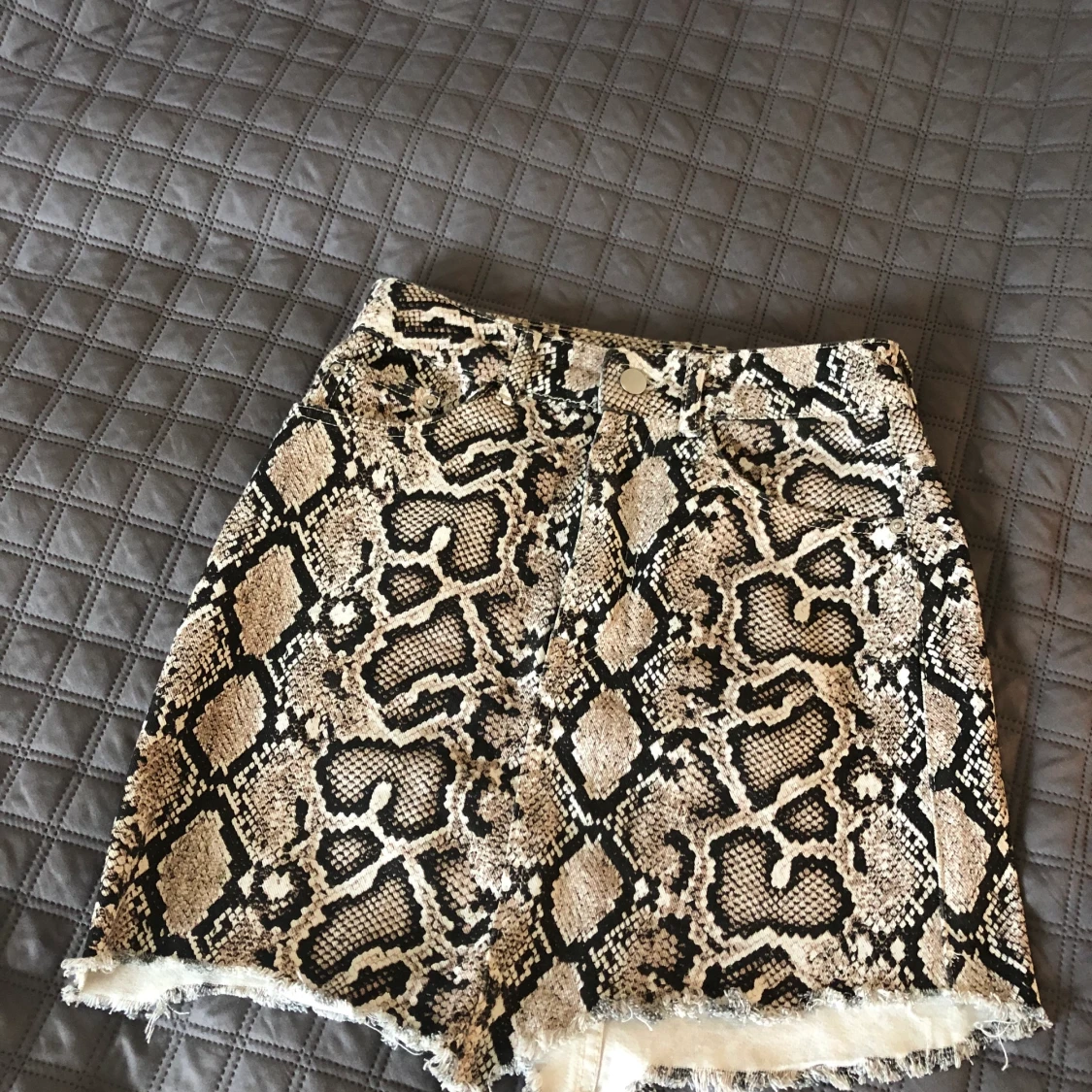 Jeanskjol ormmönster