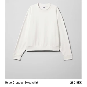 Sweatshirt weekday  - Vit sweatshirt från weekday! använd ett fåtal gånger 😀 väldigt lättkombinerad och fin nu till hösten. 