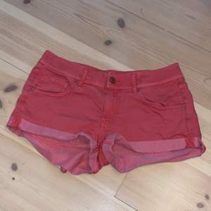 Ett par shorts från h&m i storlek 36.