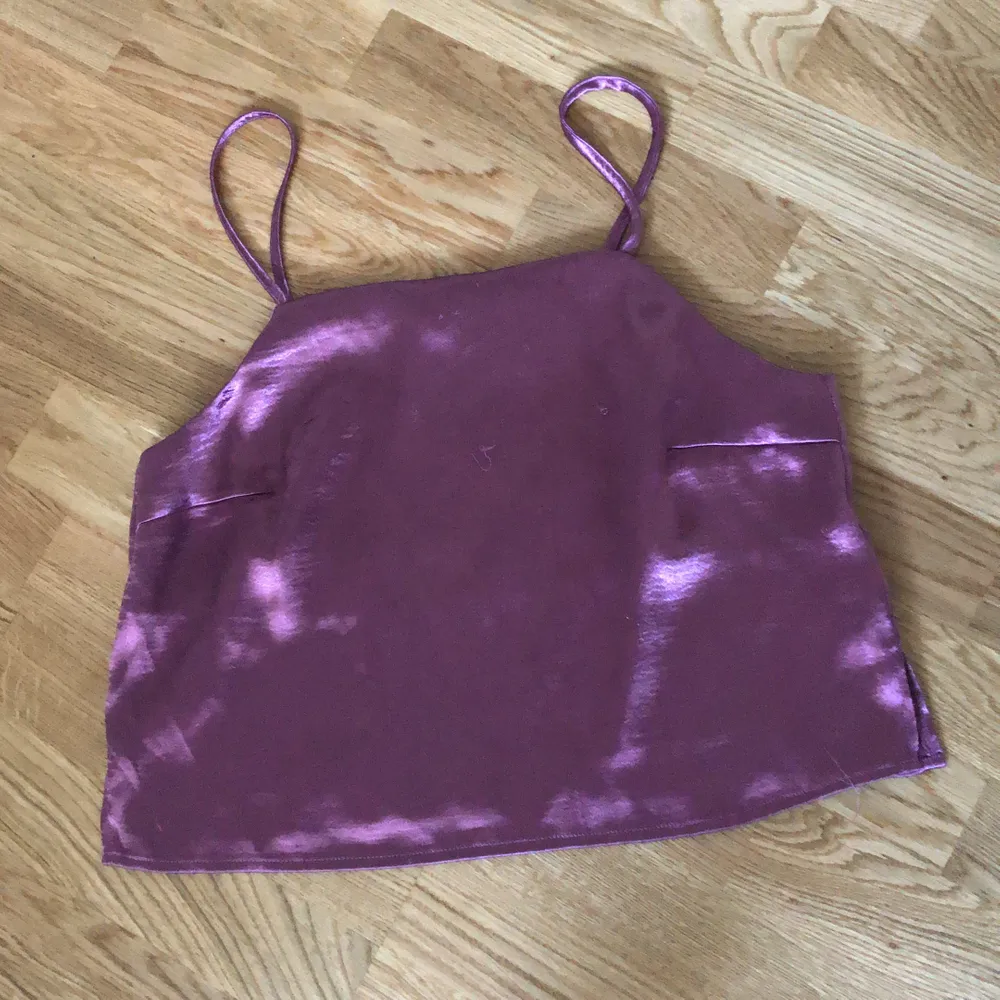 Säljer denna super söta linnet från nakd i strl 36. Aldrig använt den så den är för stor för mig. Har haft den i ca 6 månader. . Puserot.