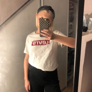 Super fin Levis T-shirt❤️ - säljer denna snygga T-shirt i storlek S från Levis❤️