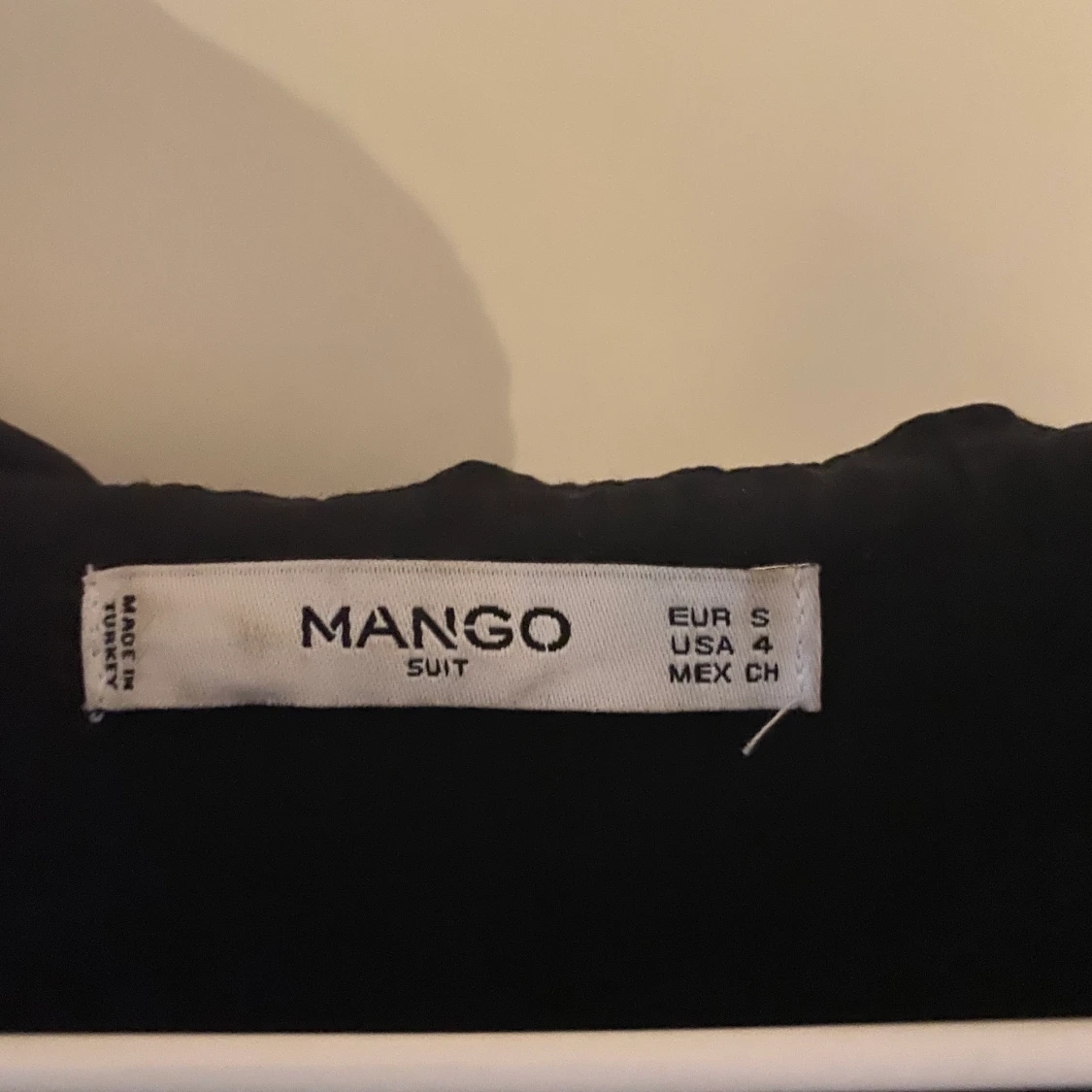 Svart blus från Mango - 90