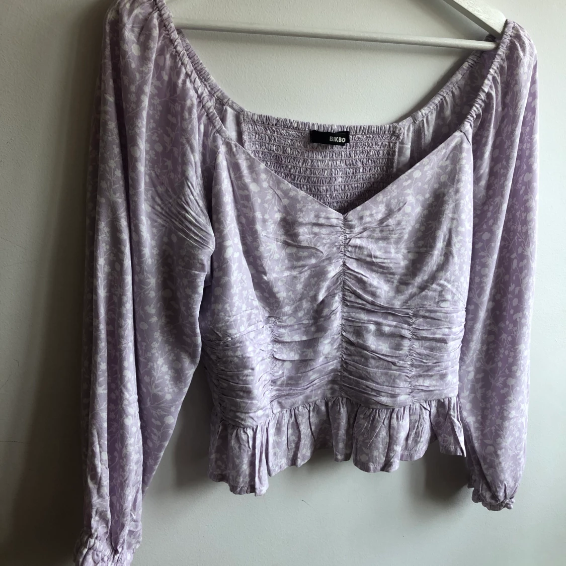 Supersöt blus från BikBok  - 90