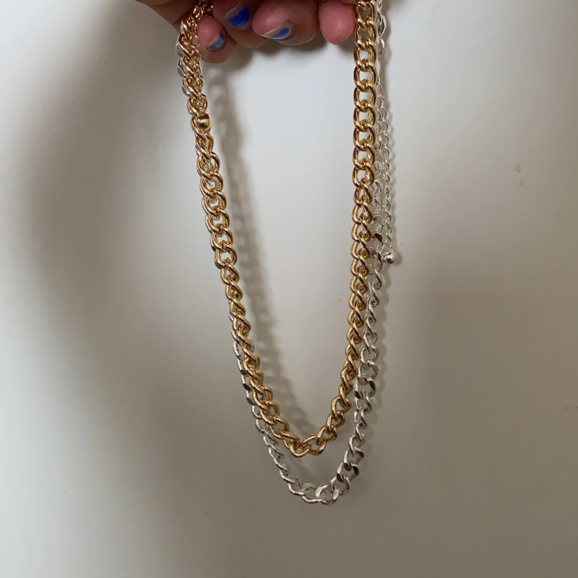 (Lånad Bild) NAKD kedjor - 90