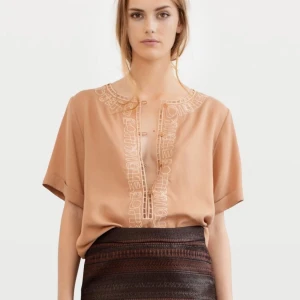  - Blus från rodebjer. Använd 2-3 gånger. I superfint skick!  Hämtas i Solberga, Stockholm. Eller skickas mot att köparen står för frakten. 