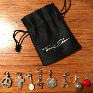  - Tomas Sabo Charms/ berlocker.  150:- st eller två för 280:- 