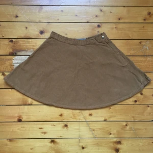  - Brun Manchester kjol från American Apparel! Mycket bra skick! Fåtal använd! 