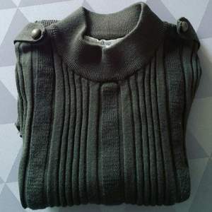Fin tröja från H&M i storlek M (passar även mig som är en S). Frakt: 54 kr