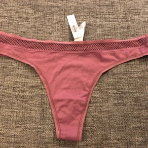  - Super snygga Nya oanvända Victoria secret trosor med prislapp på. Tyvärr fel storlek. 