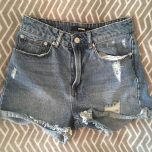 Highwaist jeansshorts från BikBok. Köparen står för frakt :)