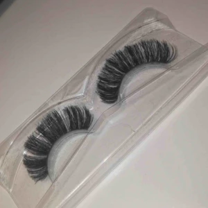  - Lösögonfransar med mycket volym, självklart inte använda ,40kr +frakt 