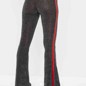  - Säljer dessa skitsnygga glitterbyxor från missguided då de var för små för mig. Aldrig använda! Strl 36 men passar nog bättre på en 34a! 