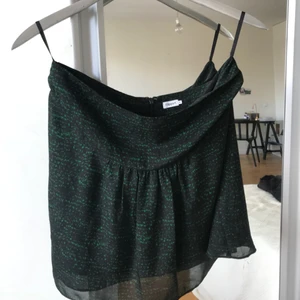  - Tuff kjol från Filippa K som är i fint skick och endast använd två gånger. Köpare står för frakt! 