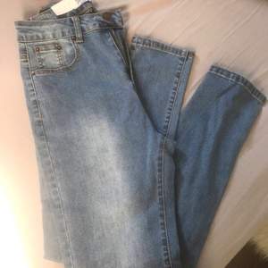 High waist jeans Stl 26/32 helt nya priset är ink frakt 