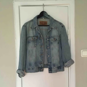  - Jeansjacka från Crocker, köpt på second hand! Köparen står för frakten✨ endast swish! 